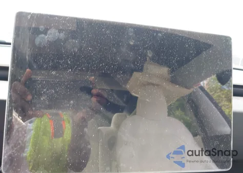 2025 Tesla Model 3 Long Range All-Wheel Drive z USA, uszkodzony, nr VIN 5YJ3E1EB8SF918081